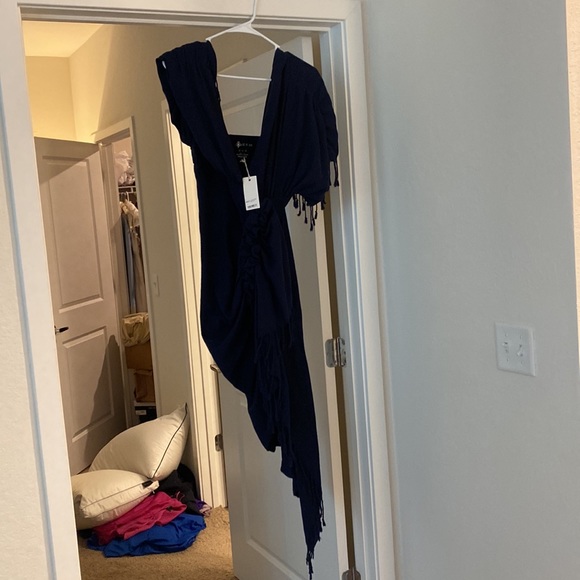 Medium TAGS still on it. Never worn. - Picture 7 of 7